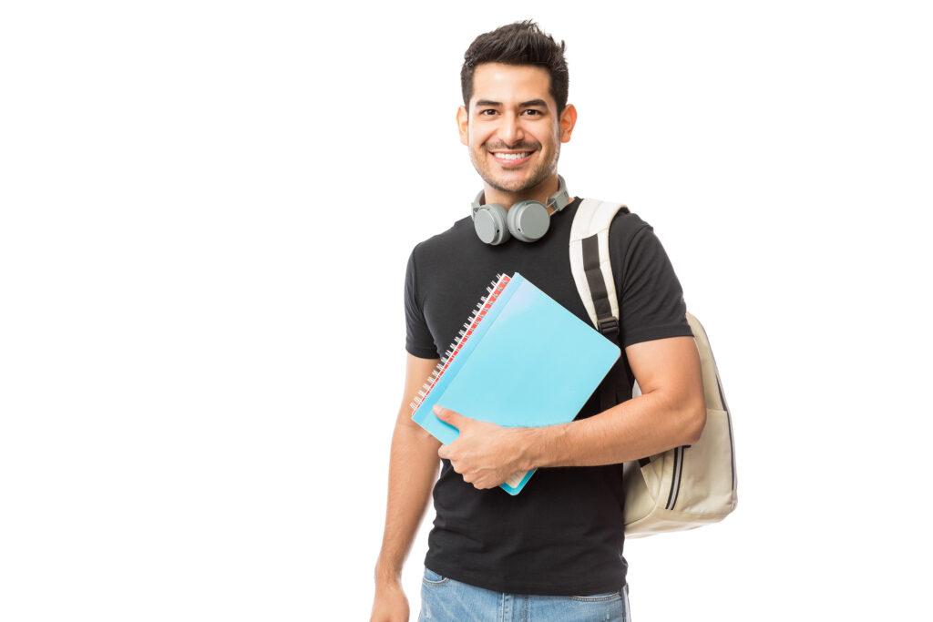 یک دانشجو با کوله پشتی و دفتریادداشت ایستاده و به دنبال کار در دوران دانشجویی است